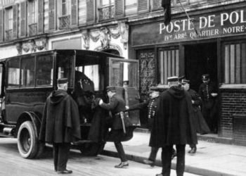 CeskeKrimi.cz | výstřely u Paříže | wikipedia.org