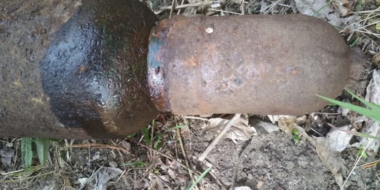 Hasiči zajistili nález starých tlakových lahví v Praze 5, povolali pyrotechnika.