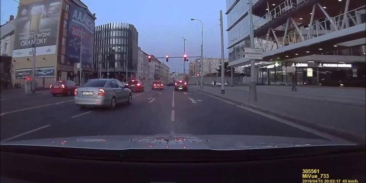 Policie ČR: Dealer ujížděl, ale neujel