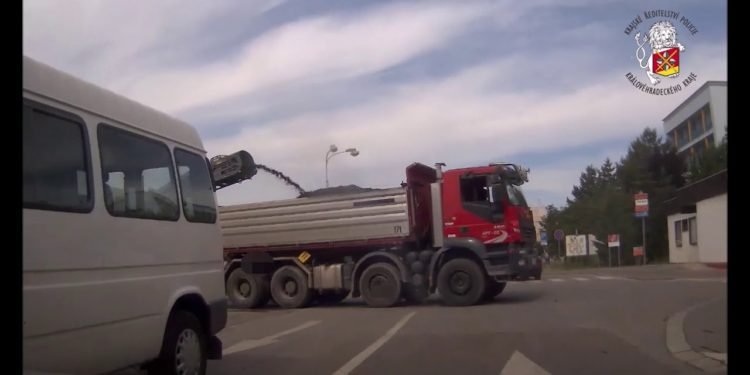 Policie ČR: Šílená jízda v centru Hradce Králové