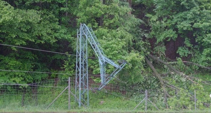Dráty vysokého napětí zablokovaly čtyřproudou silnici z Bašky na Ostravici