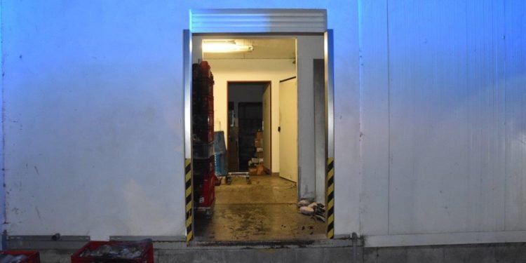 V Líbeznicích hasiči v noci na středu likvidovali požár v řeznické firmě