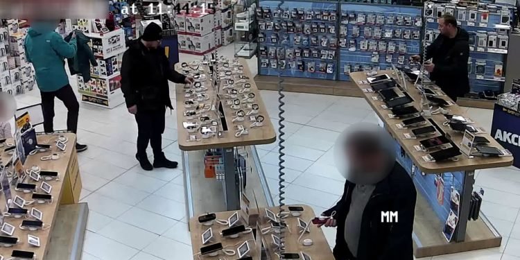 Policie ČR: Ve stojanu zůstaly jen řemínky