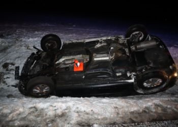 Osmnáctiletá řidička skončila s vozidlem na střeše