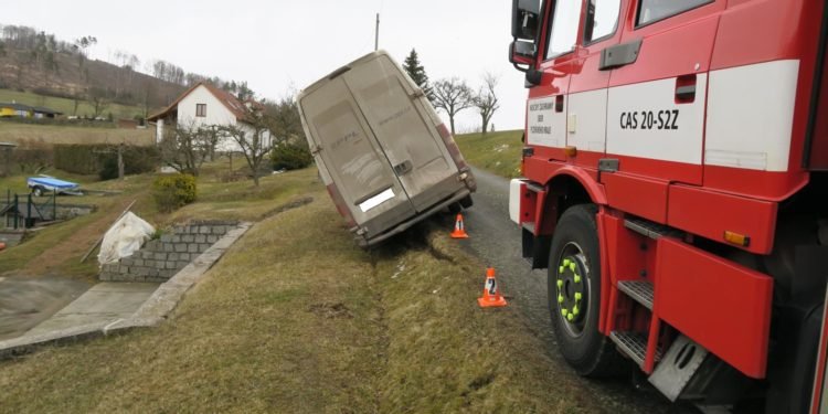 (Černá) kočka přes cestu