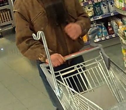 Poznáváte muže na fotkách?