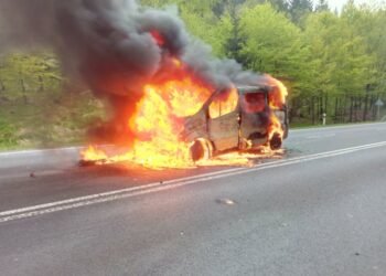 Požár na silnici u Tolštejna