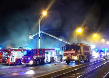 Požár zahradního centra v Praze 10