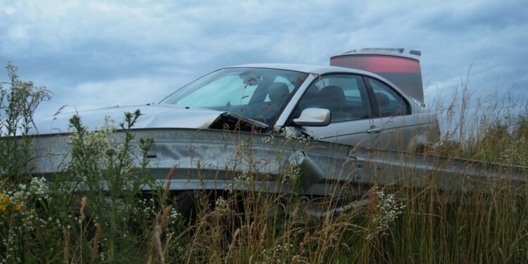 Nepřiměřenou rychlost jízdy tentokrát odnesla naštěstí jen svodidla