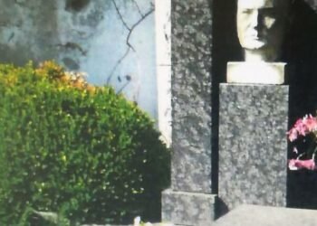 Odcizení busty z náhrobku