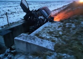 Vozidlo skončilo po nehodě mimo dálnici