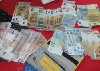 Kriminalisté dopadli muže, kteří platili neplatnými bankovkami